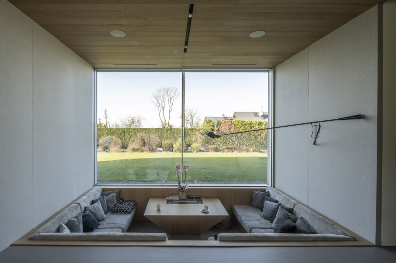 Дом остроконечной формы на склоне "Yaw House", Польша