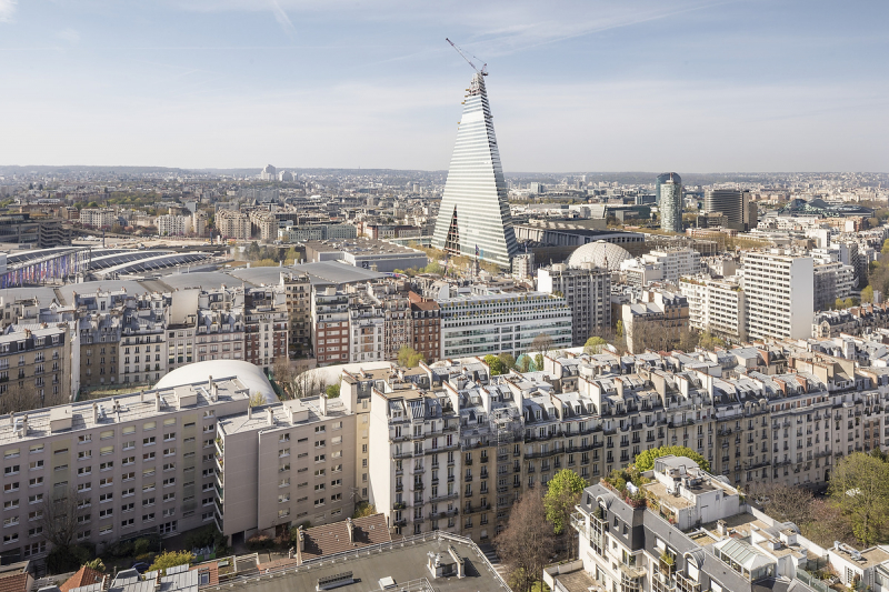 Треугольная башня от Herzog & de Meuron в Париже почти достроена