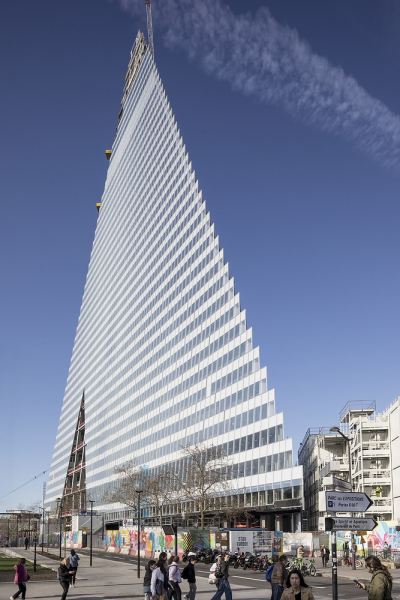 Треугольная башня от Herzog & de Meuron в Париже почти достроена