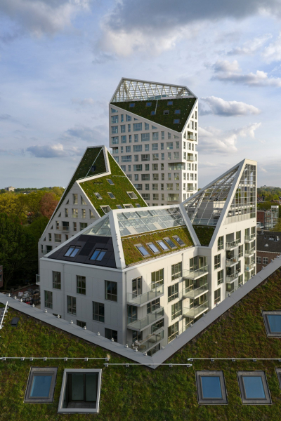 MVRDV завершает строительство дома в Эйндховене с угловатыми крышами