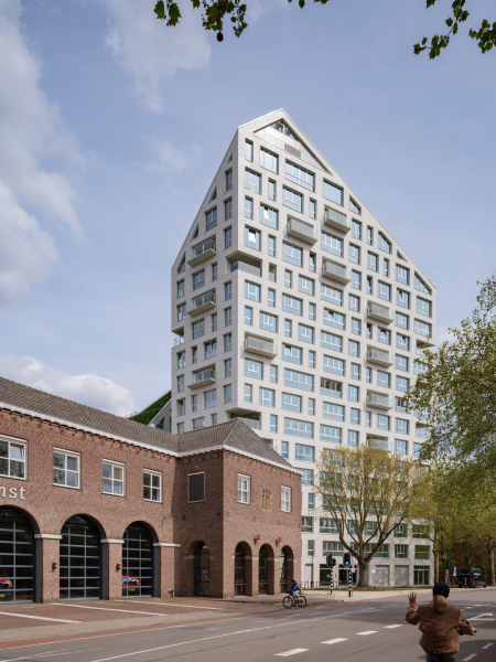 MVRDV завершает строительство дома в Эйндховене с угловатыми крышами