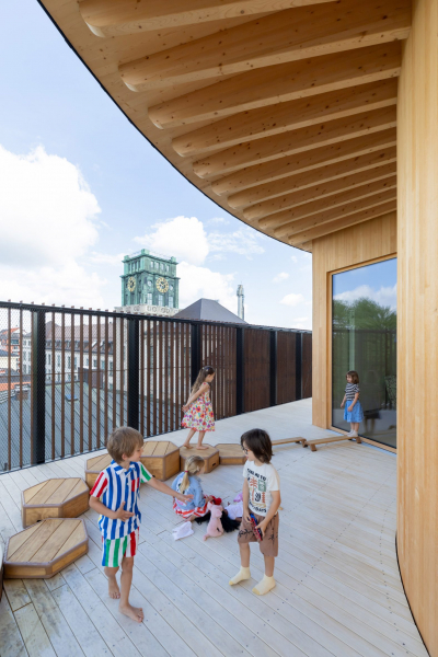 Kéré Architecture создаёт игровую площадку для детского сада