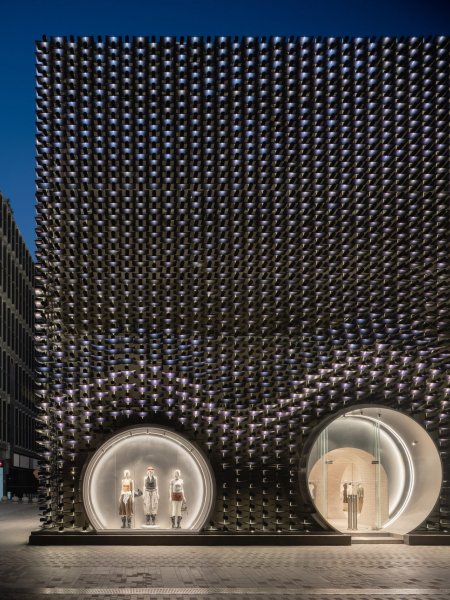 MVRDV обернуло в пекинскую черепицу флагманский магазин модной одежды