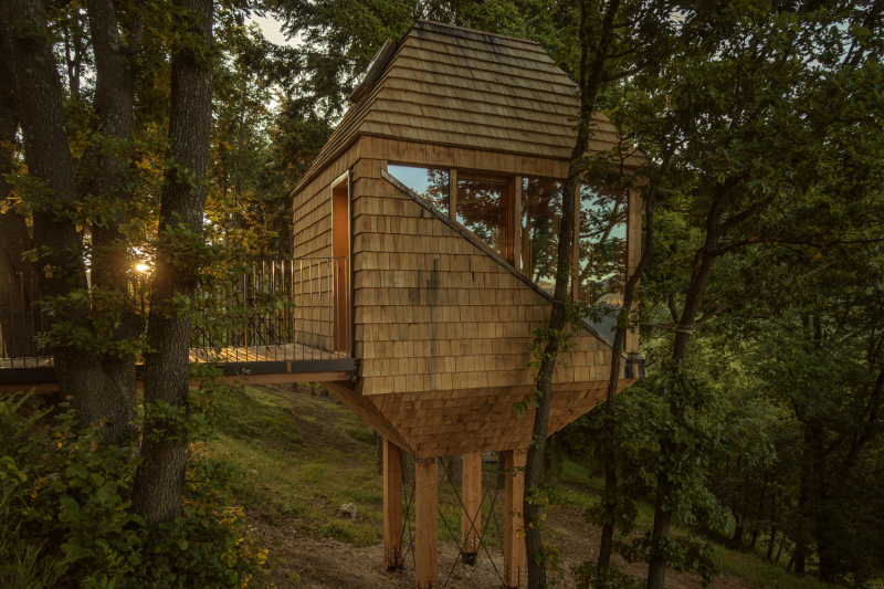 Домик-ящик на дереве TreeBOX Cabin в Альпизелле, Италия