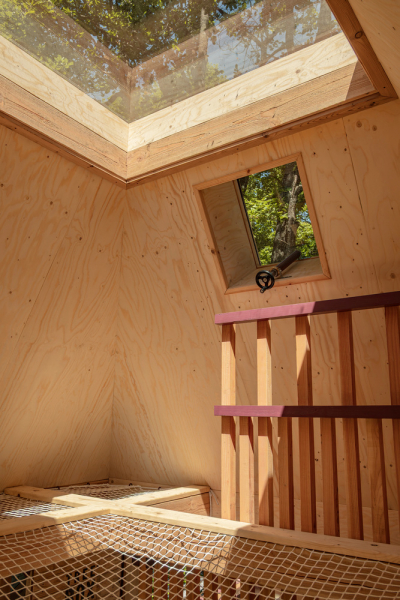 Домик-ящик на дереве TreeBOX Cabin в Альпизелле, Италия
